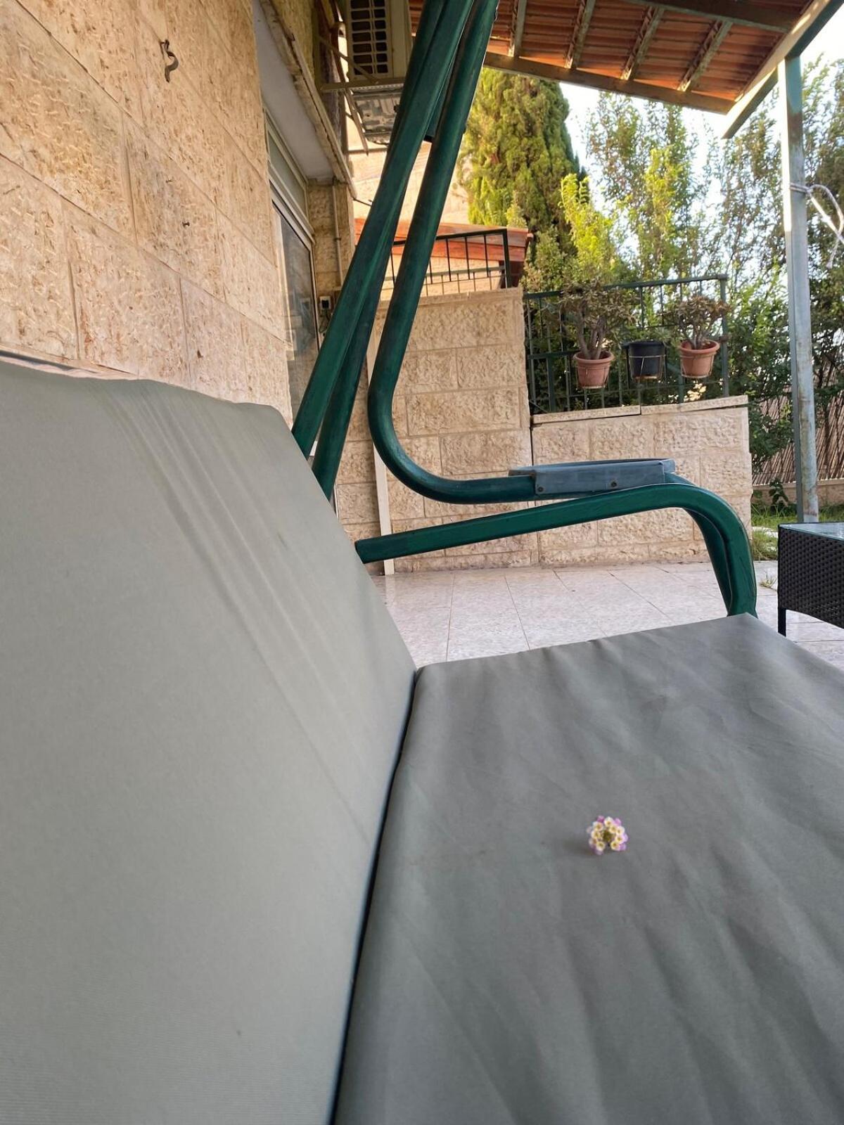 דירת גן מרווחת במיקום מעולה עם נטפליקס חינמי Apartment Ma'ale Adumim Exterior photo